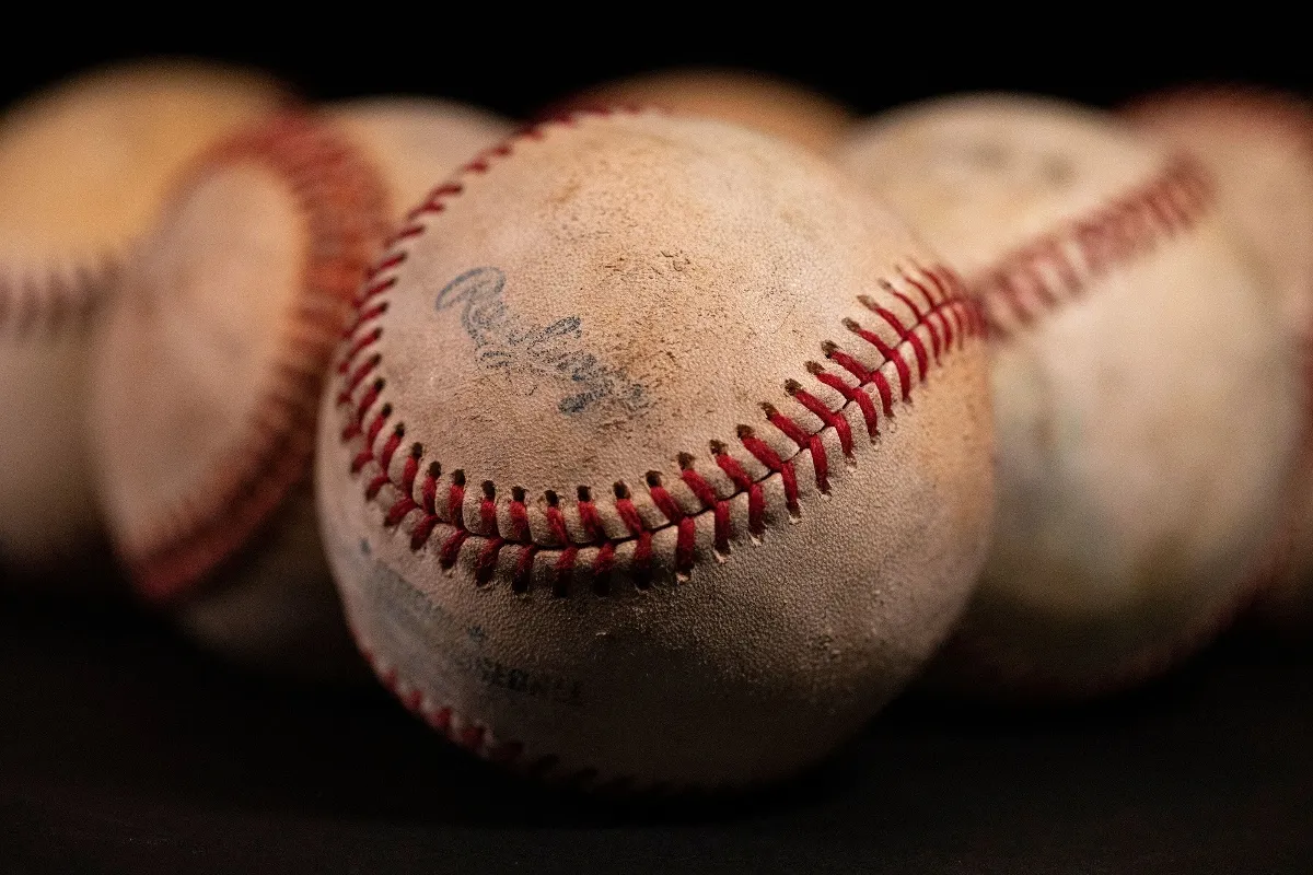 ¿Cuántas costuras tiene una pelota de beisbol y para qué sirven?