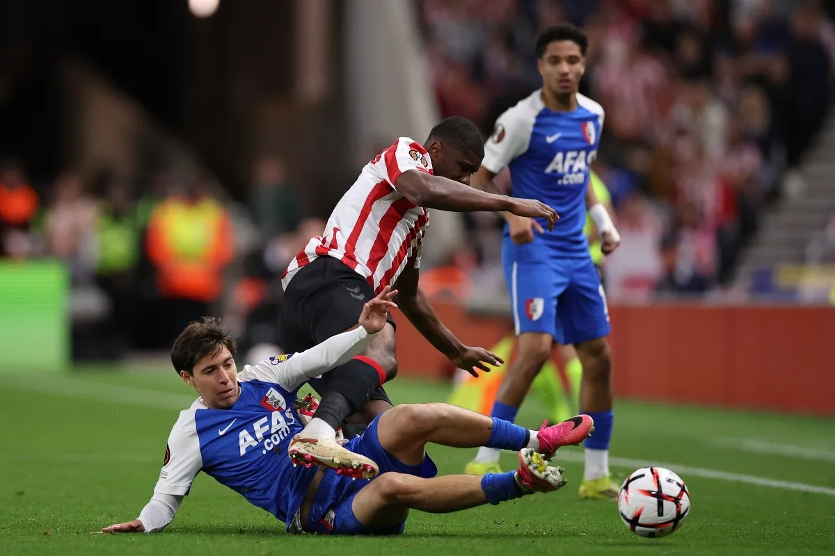 Mexicano Mateo Chávez y AZ Alkmaar tropiezan en la Europa League