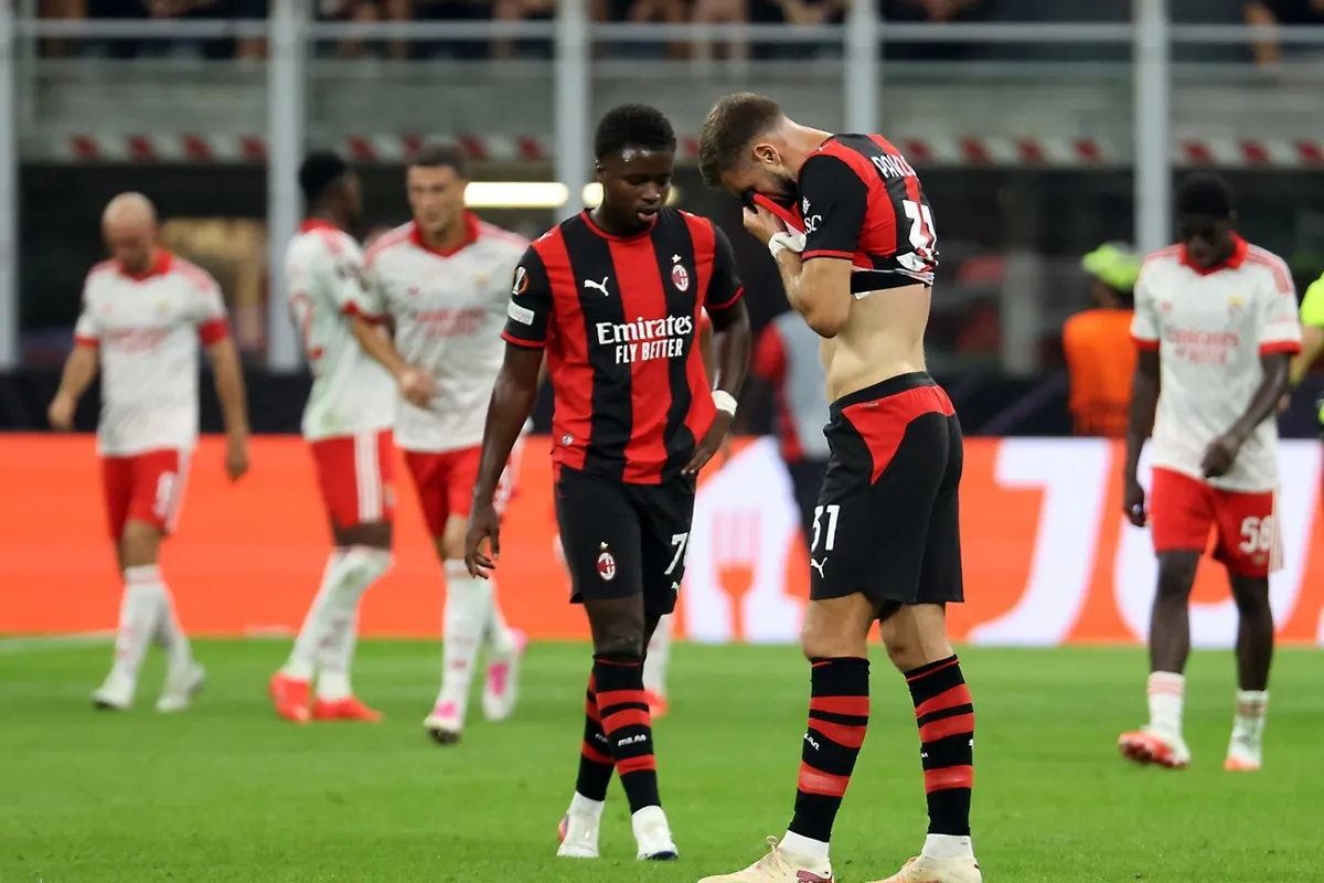 En su casa y con su gente, AC Milan no puede con el Benfica en la Europa League 