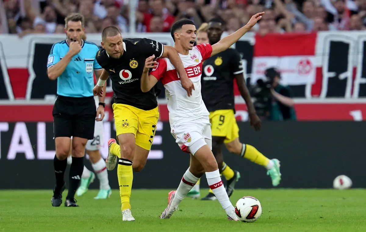 Borussia Dortmund sufre pero marcha con paso perfecto en la Bundesliga 