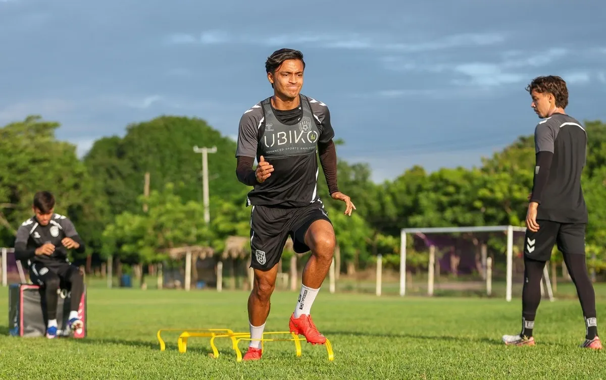 Racing B alista sus armas para enfrentar a Gorilas en la Liga Premier