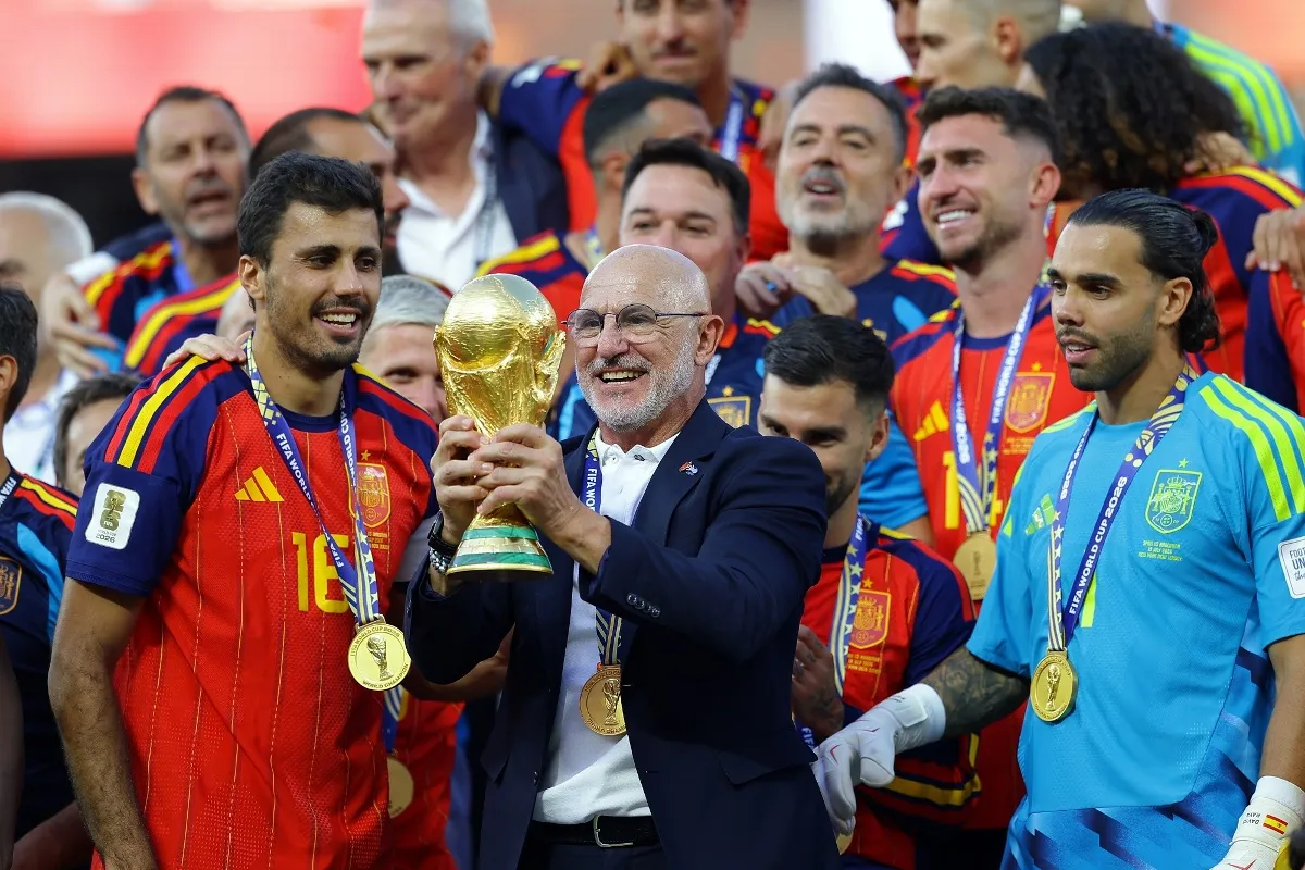Luis de la Fuente se ilusiona con el futuro de España, tras ser renovado