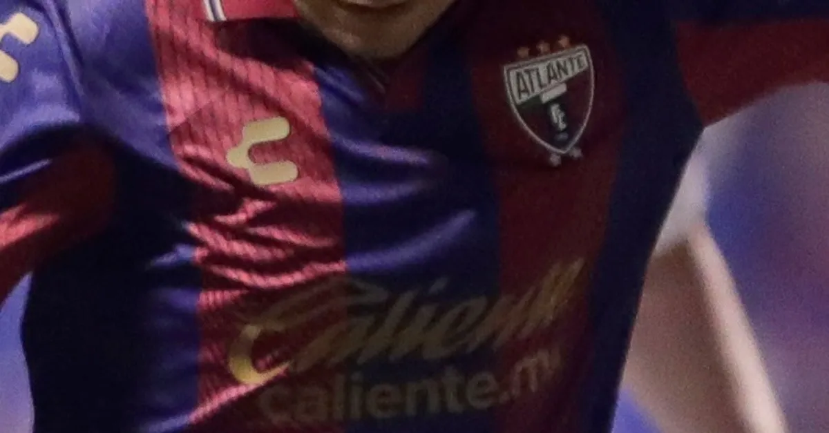 Atlante despide a su DT tras polémica con Nailea Vidrio 