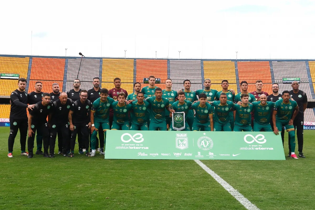 Atlético Nacional y Chapecoense tienen emotivo duelo en homenaje a las víctimas del accidente de avión