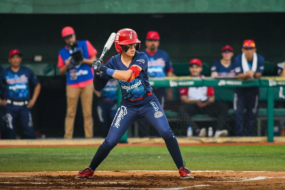 El Águila de Veracruz Softbol mantiene a una de sus jugadoras históricas para 2027