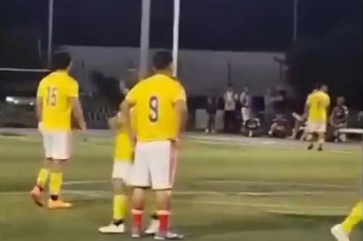 Jugador saca un cuchillo contra sus propios compañeros durante partido de futbol en Veracruz (VIDEO)