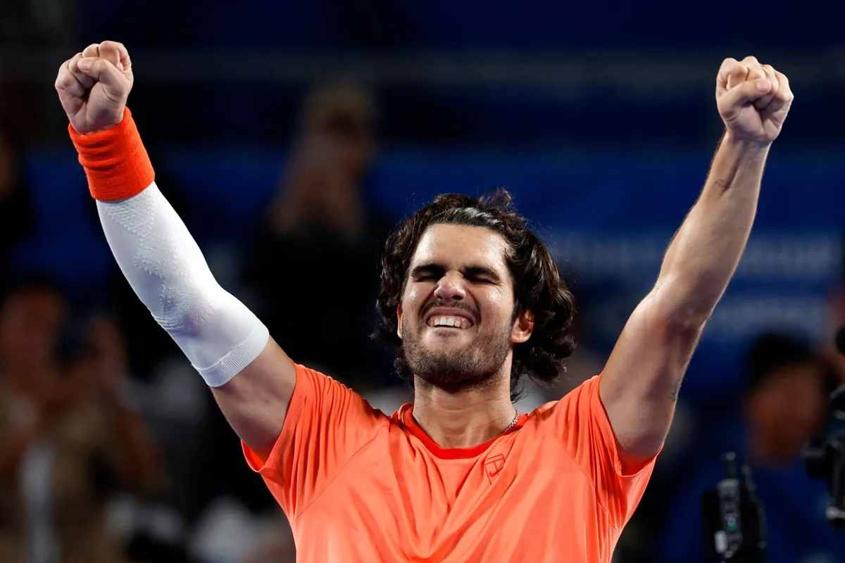Tenis: Carlos Alcaraz remonta ante Arnaldi y avanza a cuartos en Tokio