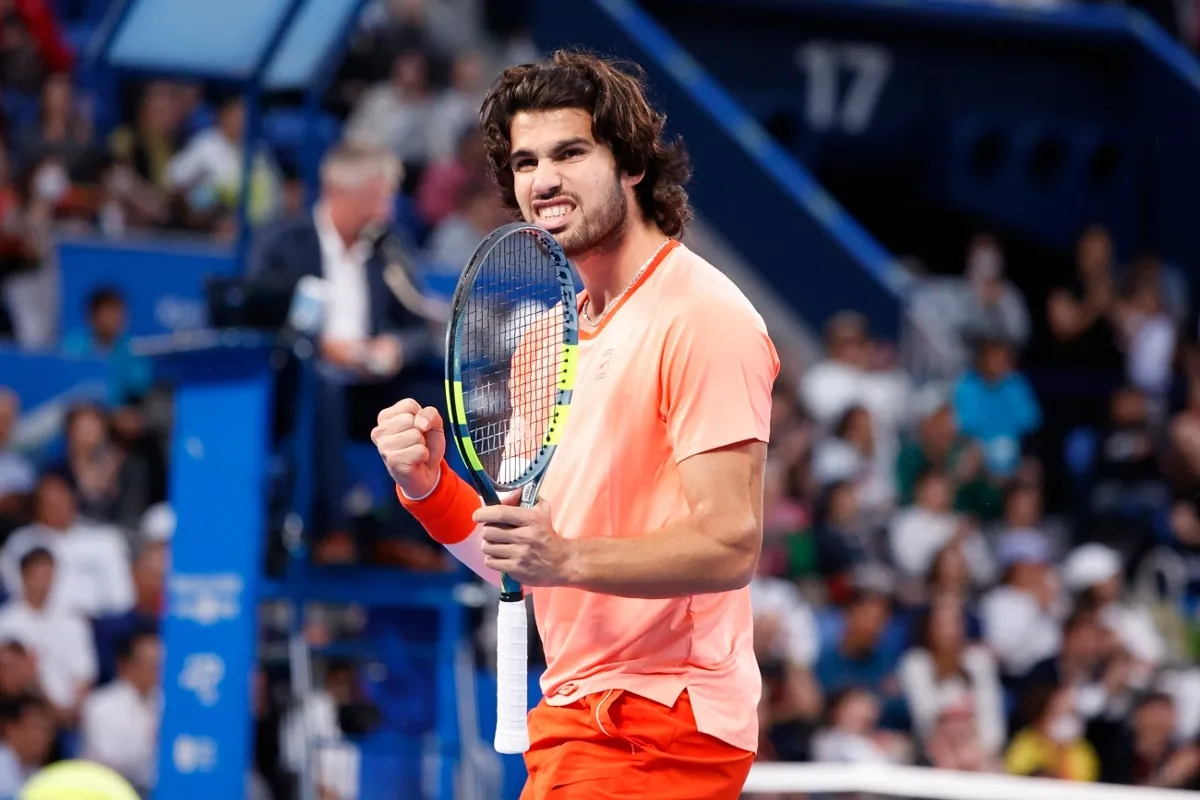 Tenis: Carlos Alcaraz avanza a la final del torneo de Tokio