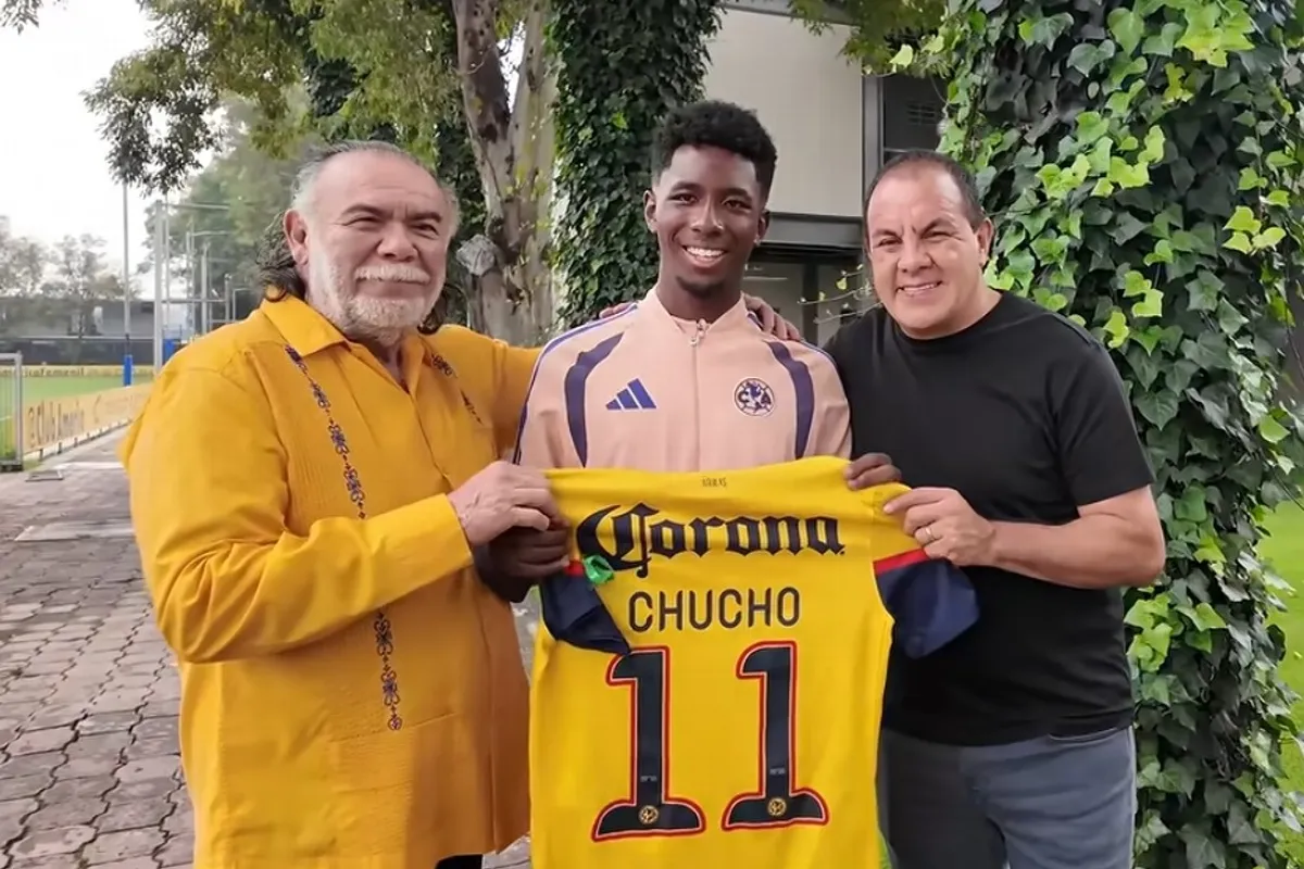 Devuelven a hijo de Chucho Benítez playera histórica que fue 'robada'