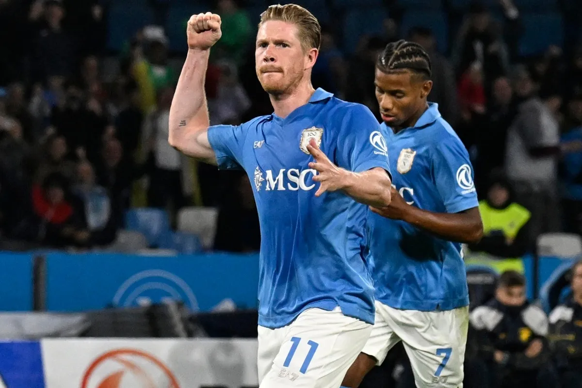 Napoli golea al Frosinone con doblete de De Bruyne y recupera confianza