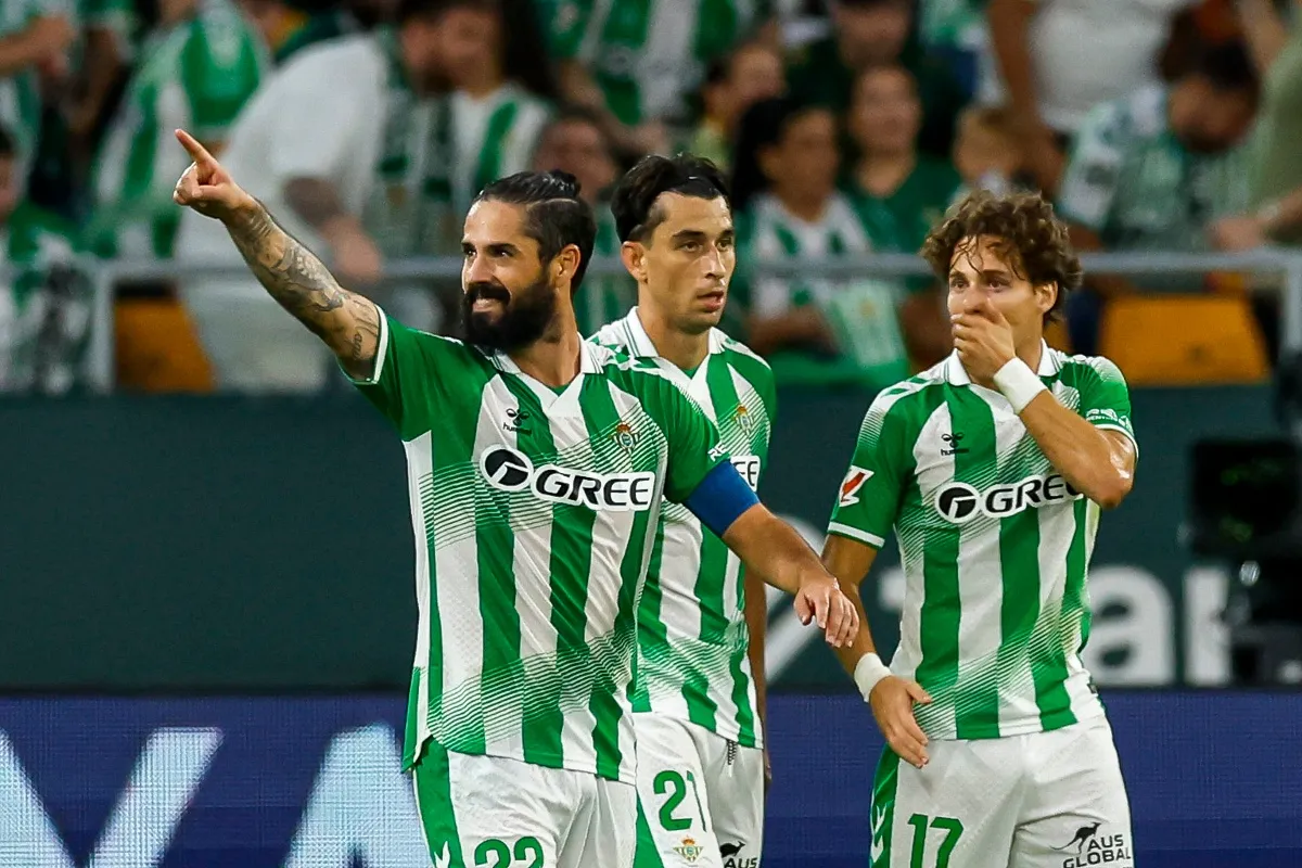 Real Betis con Fidalgo borrado, golea a un débil Osasuna 