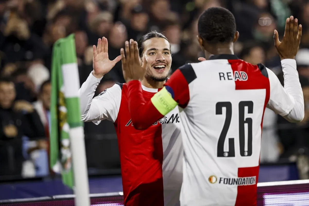 Feyenoord sorprende y se impone al Como en la Champions 