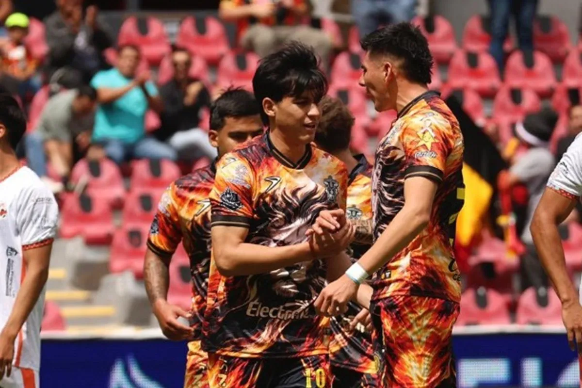 Alebrijes sorprende a Leones Negros con una remontada en la Liga de Expansión