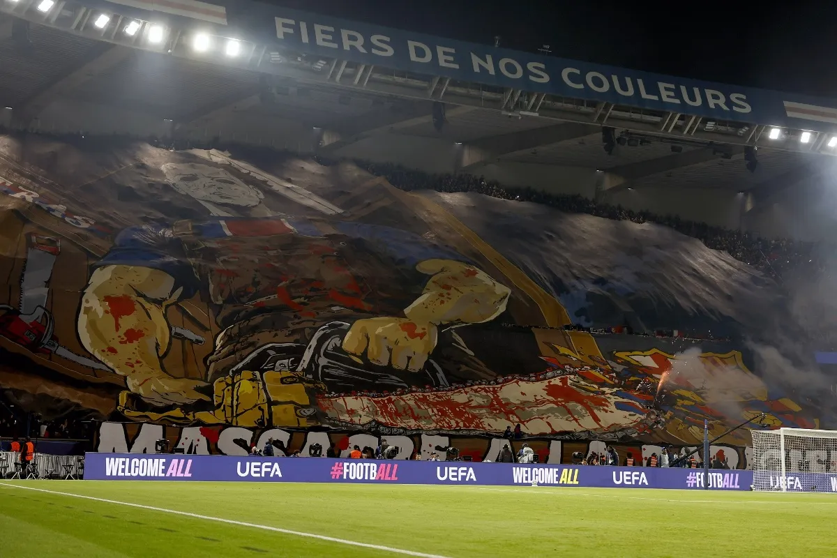 PSG en riesgo de ser sancionado por pancarta contra el Barcelona