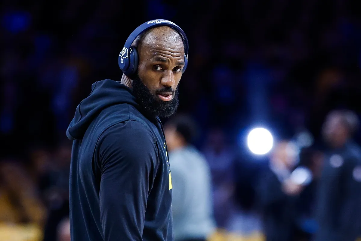 LeBron James se niega a cantar el Himno Nacional y hace enfurecer a Trump (VIDEO)
