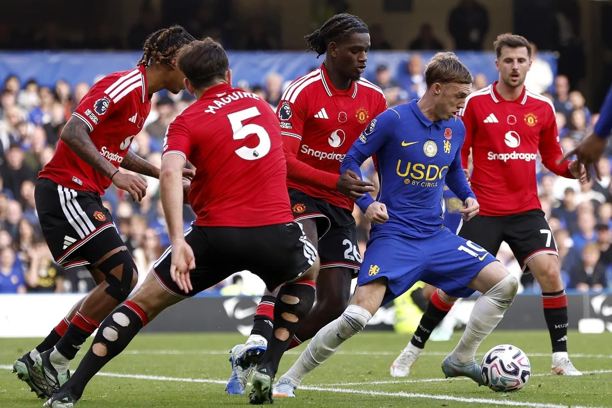 Chelsea vence al Manchester United y le prepara las maletas a Michael Carrick
