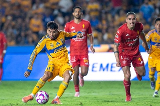 ¡Viernes de locos en el Volcán! Tigres exhibe las debilidades de Necaxa con una goleada 