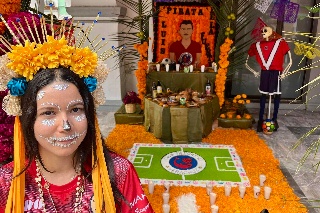 ¡El rojo es un sentimiento que se lleva en el corazón! Realizan altar en honor a los Tiburones Rojos 