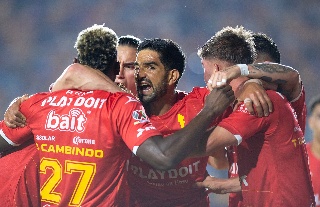 Necaxa golea a Santos Laguna y sueña con un milagro para clasificar al Play In 