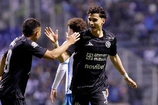 Cruz Azul golea a Puebla y es el nuevo líder de la Liga MX  