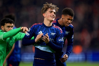 Arsenal hace historia por debutar al más joven en la historia de la Champions League