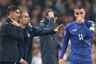 Veljko Paunovic en su primer partido como DT de Serbia, los dejan fuera del Mundial