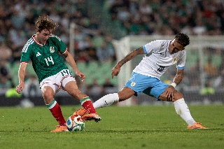 México muestra mejoría y empata ante Uruguay