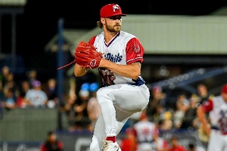 El Águila de refuerza con el estadounidense Andrew Schultz