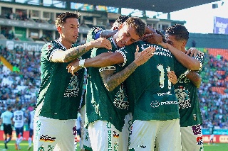 León manda a uno de sus jugadores a su club 'hermano' Real Oviedo de España