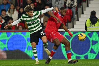 Sporting Lisboa empata y le deja el camino libre al Porto 