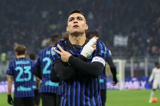 Inter de Milán vence al Bolonia y es líder de Italia