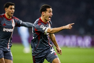 Olympiacos logra una clasificación dramática en Champions League 