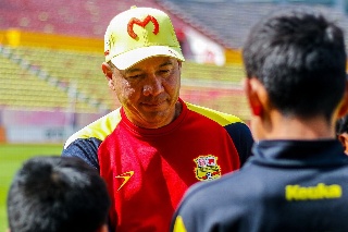 DT se va suspendido 6 juegos por hacer polémica seña en Liga de Expansión