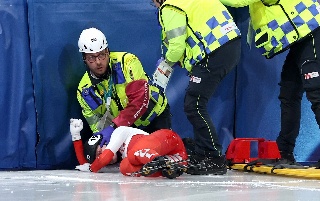 ¡Casi pierde un ojo! Terrible accidente en el patinaje de los Juegos Olímpicos de Invierno (VIDEO)