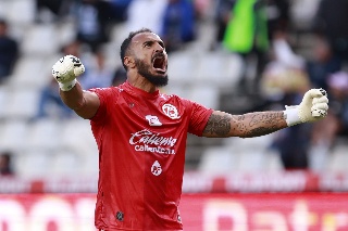 Querétaro no puede ante un Santos Laguna que termina con nueve jugadores 