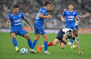 Cruz Azul se impone a Monterrey y es líder de la Liga MX