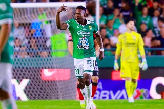 León sueña con clasificar a liguilla tras imponerse al Atlas
