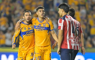 Tigres golea a Chivas y regresa a puestos de liguilla
