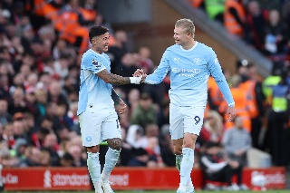 Manchester City responde con humillante goleada al Liverpool