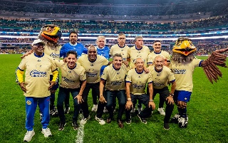 DT de Cruz Azul se viste de amarillo y celebra aniversario del América (VIDEO)