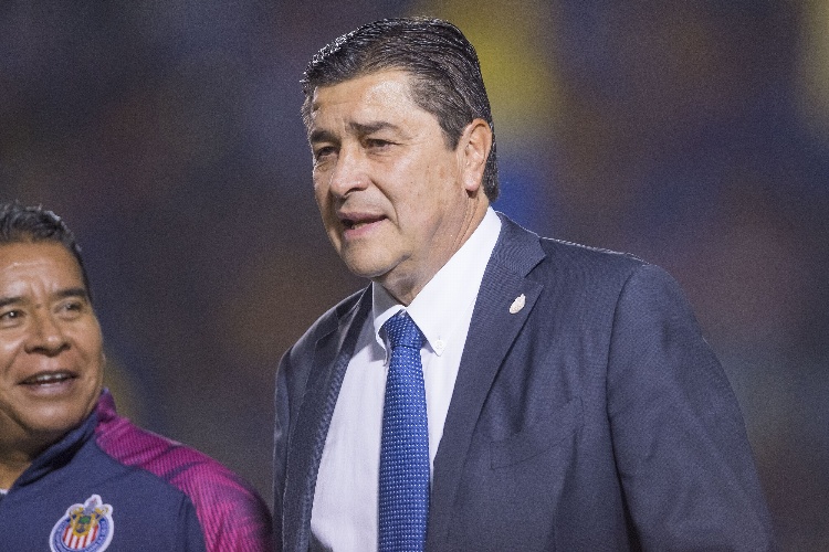 Luis Fernando Tena cerca de dirigir a la selección de Guatemala
