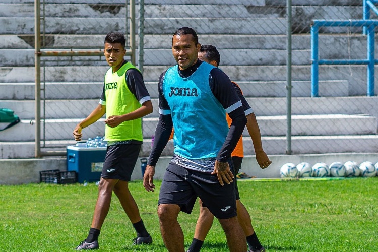 'Gullit' se estrena como goleador en Guatemala con doblete