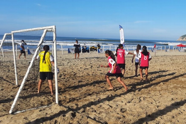 Veracruz brilla en el futbol de playa