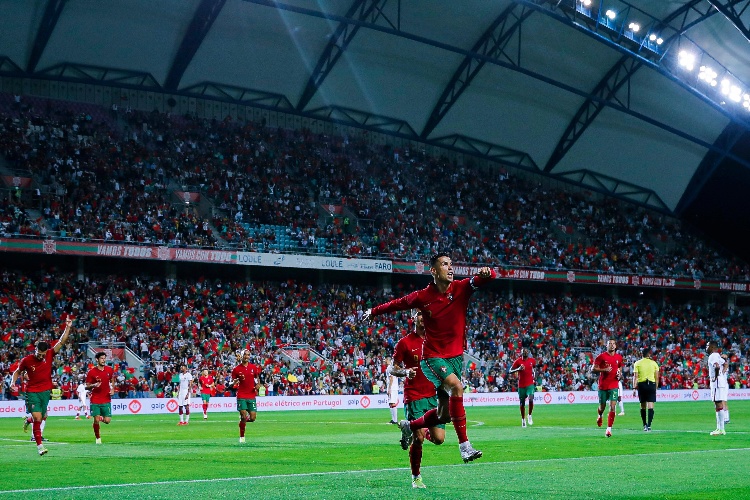 Cristiano comanda goleada de Portugal sobre Qatar