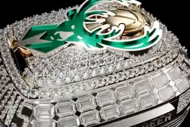 NBA: Así es el anillo de campeón de los Bucks, 390 diamantes (VIDEO)
