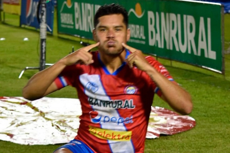 'Chuletita' Orozco marca gol del triunfo en Guatemala (VIDEO)