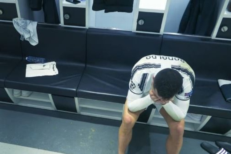 Cristiano aparece llorando en el vestidor (VIDEO)