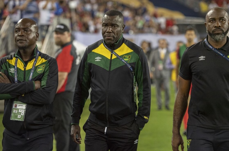Jamaica despide a su técnico previo a enfrentar a México