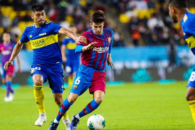 Boca Juniors le pega al Barcelona en la Maradona Cup