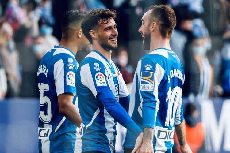 Más casos de COVID-19 en La Liga de España